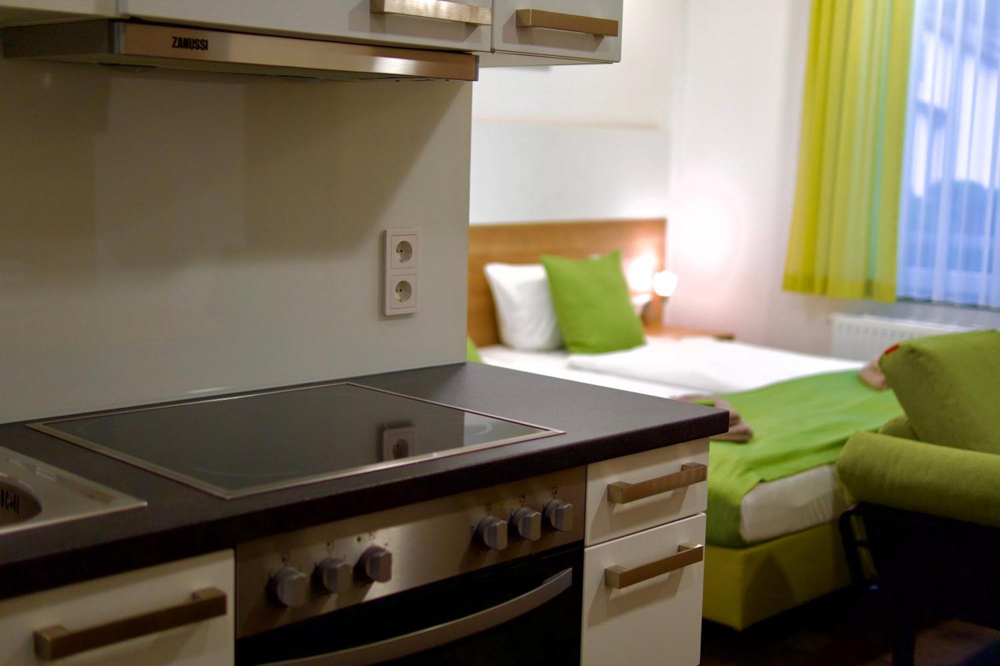 Bed & Breakfast Outlet Hotel Dettingen an der Erms Ngoại thất bức ảnh