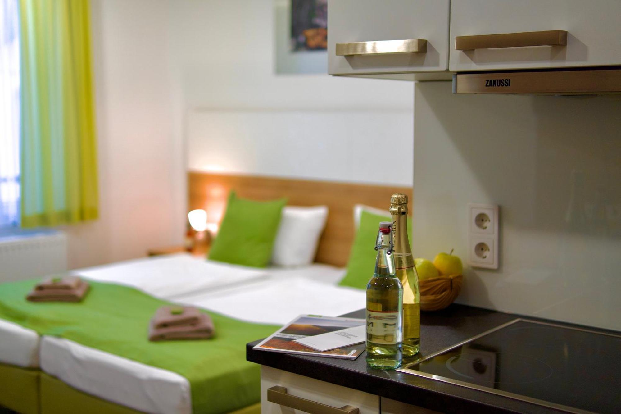 Bed & Breakfast Outlet Hotel Dettingen an der Erms Ngoại thất bức ảnh