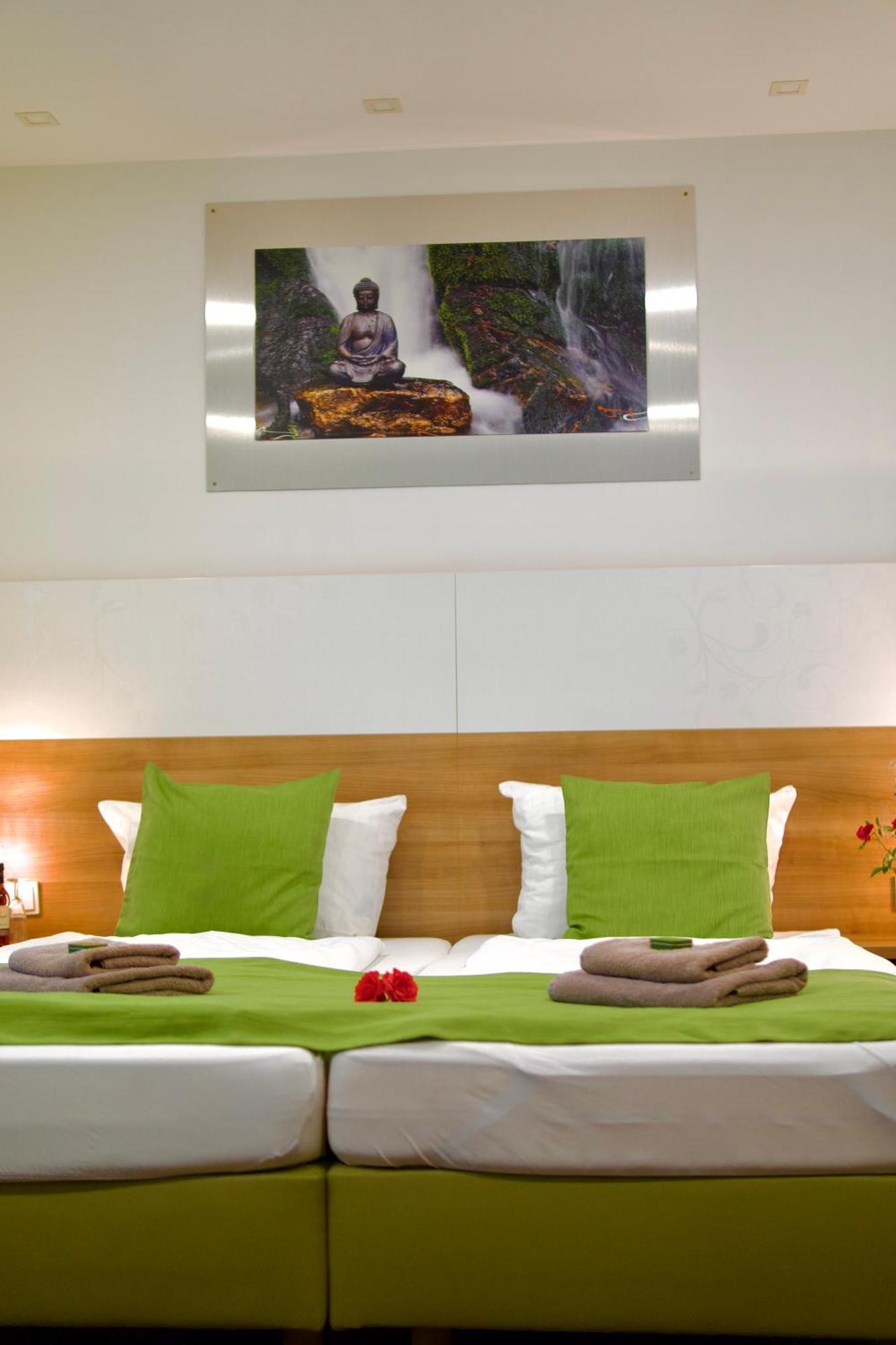 Bed & Breakfast Outlet Hotel Dettingen an der Erms Ngoại thất bức ảnh
