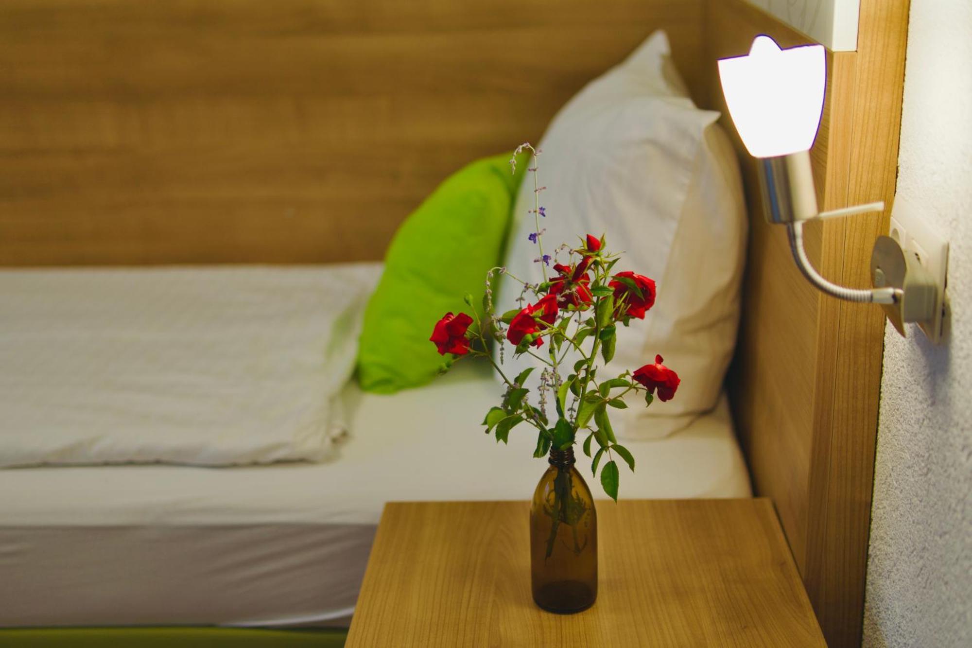 Bed & Breakfast Outlet Hotel Dettingen an der Erms Ngoại thất bức ảnh