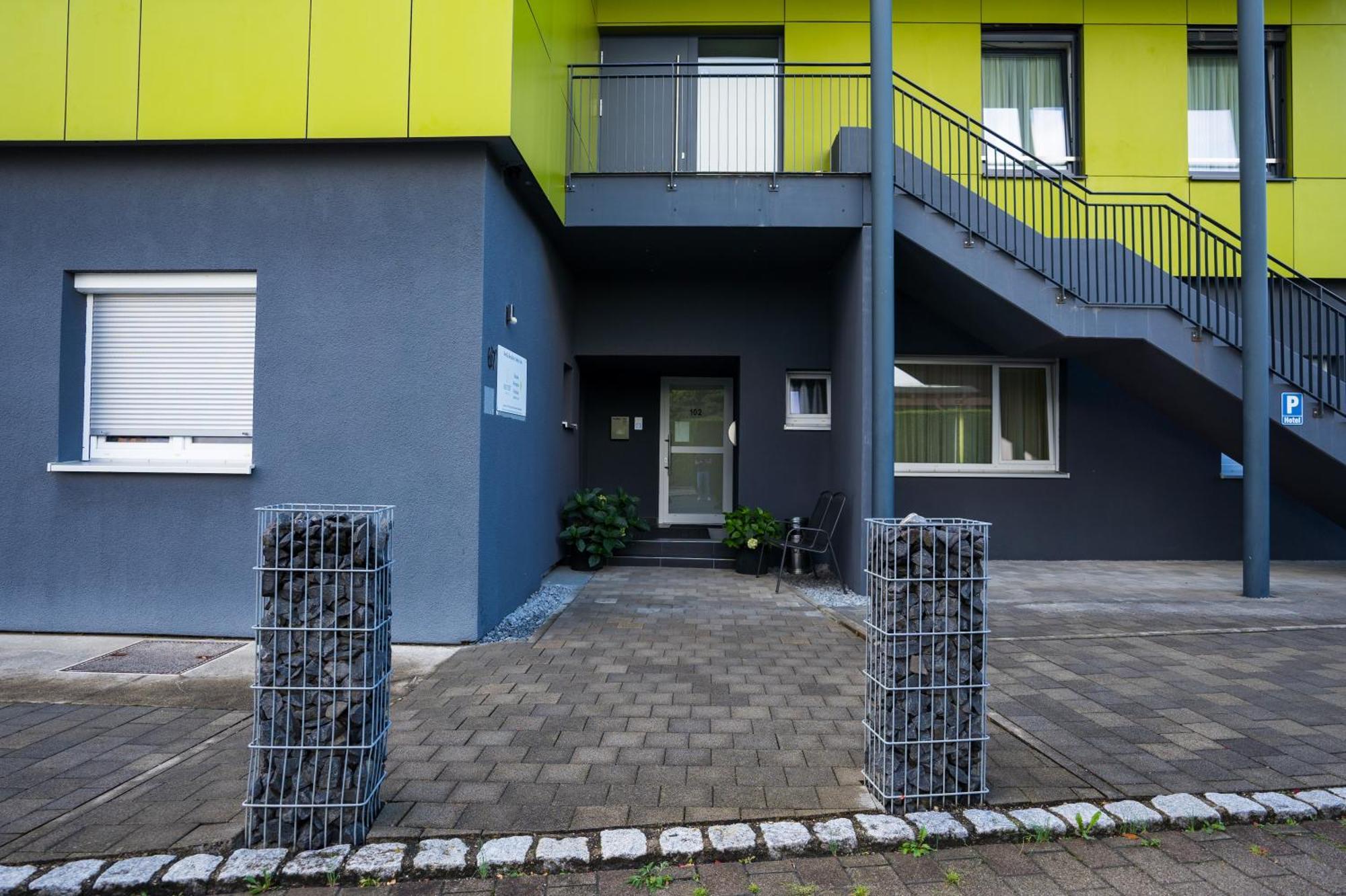 Bed & Breakfast Outlet Hotel Dettingen an der Erms Ngoại thất bức ảnh