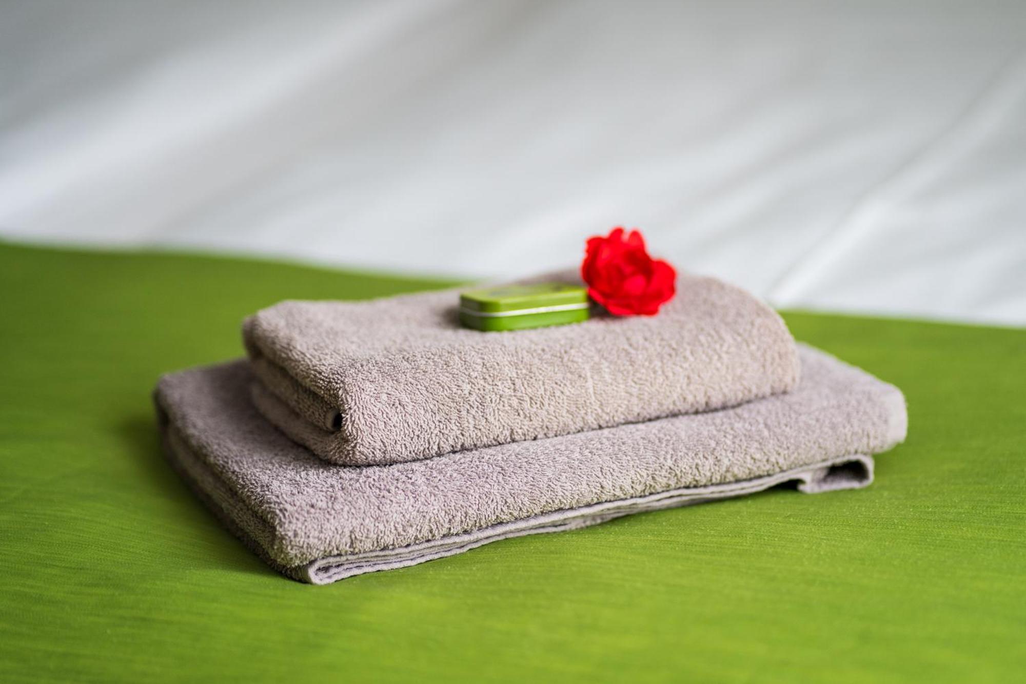 Bed & Breakfast Outlet Hotel Dettingen an der Erms Ngoại thất bức ảnh