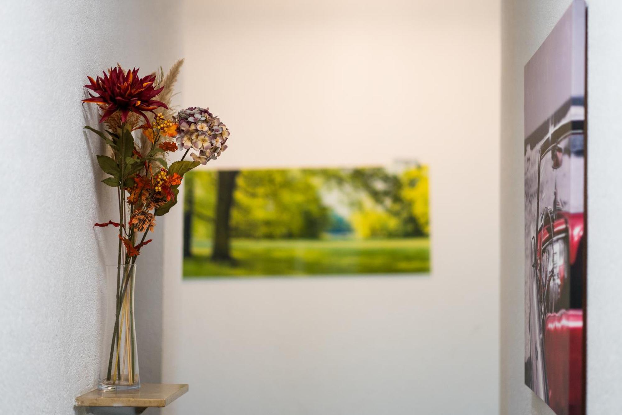 Bed & Breakfast Outlet Hotel Dettingen an der Erms Ngoại thất bức ảnh