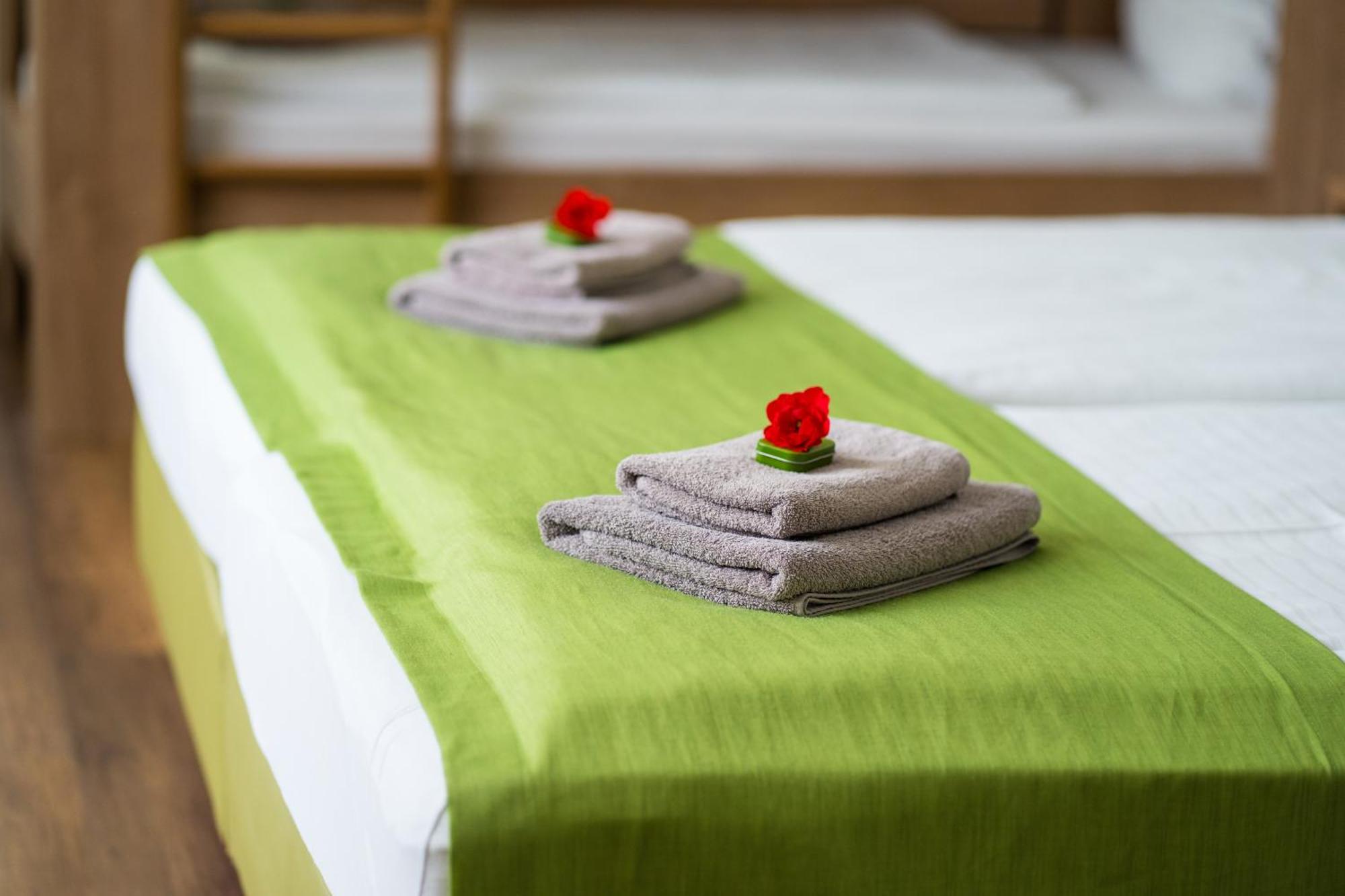 Bed & Breakfast Outlet Hotel Dettingen an der Erms Ngoại thất bức ảnh