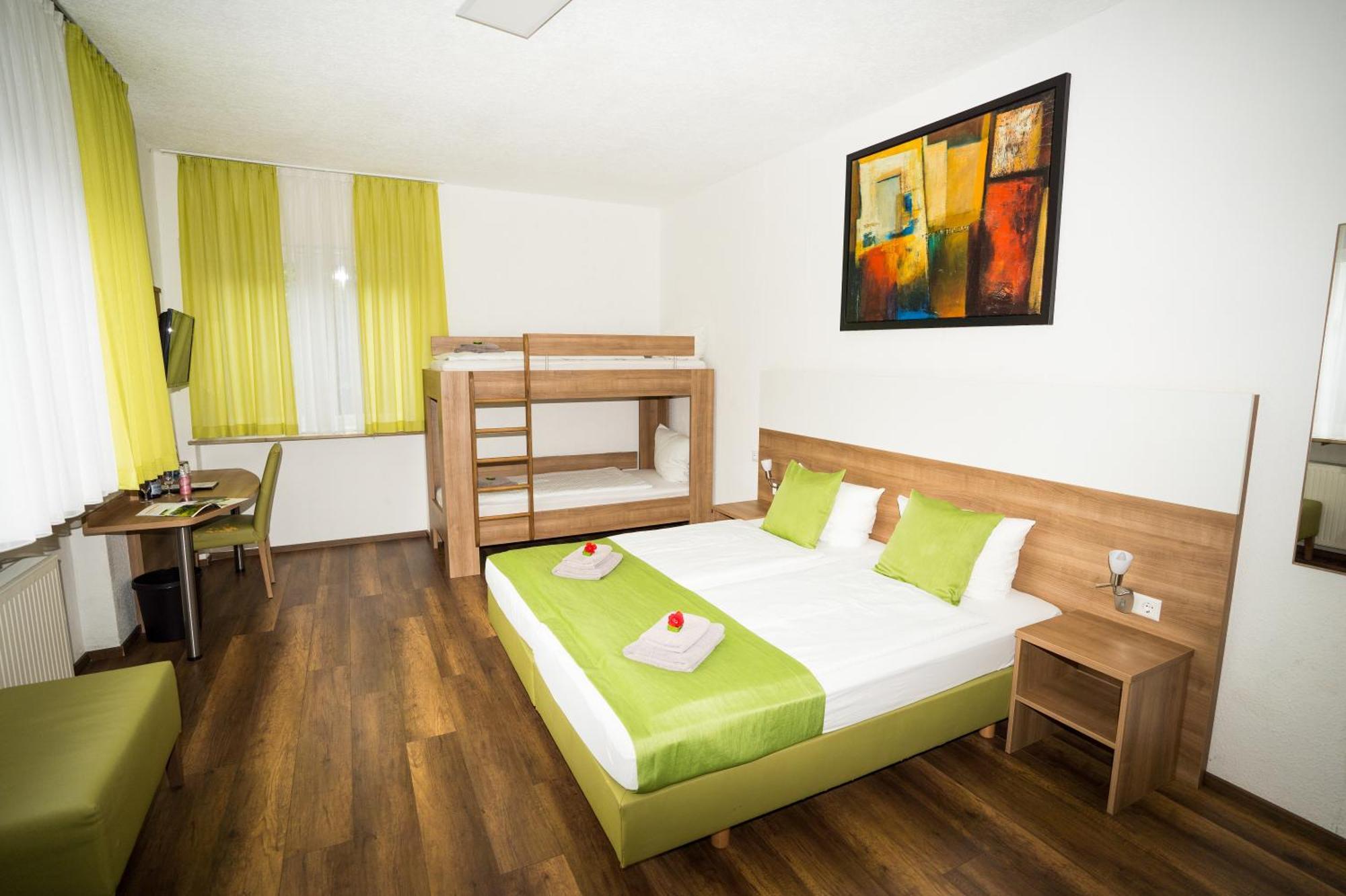 Bed & Breakfast Outlet Hotel Dettingen an der Erms Ngoại thất bức ảnh
