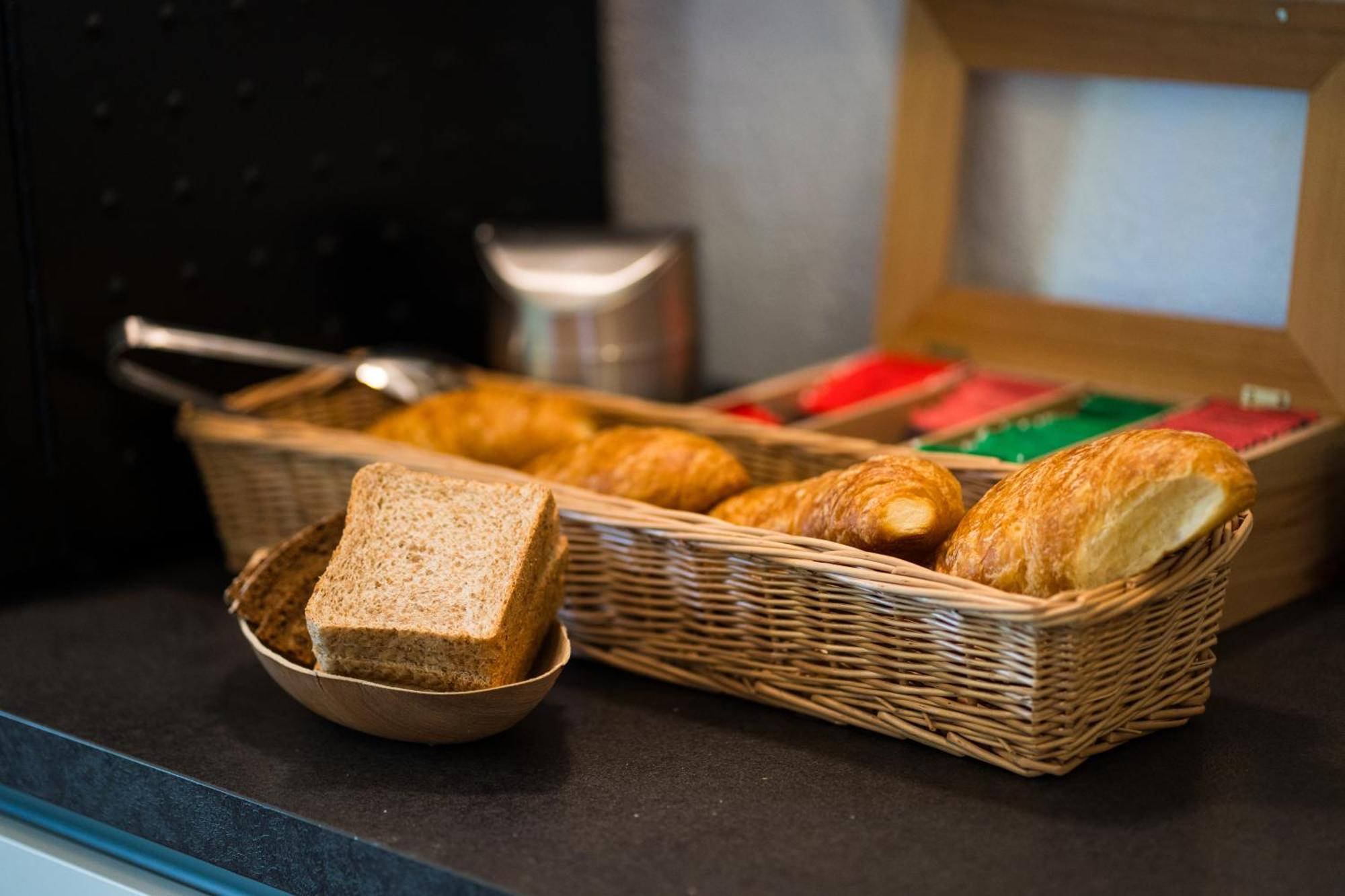 Bed & Breakfast Outlet Hotel Dettingen an der Erms Ngoại thất bức ảnh