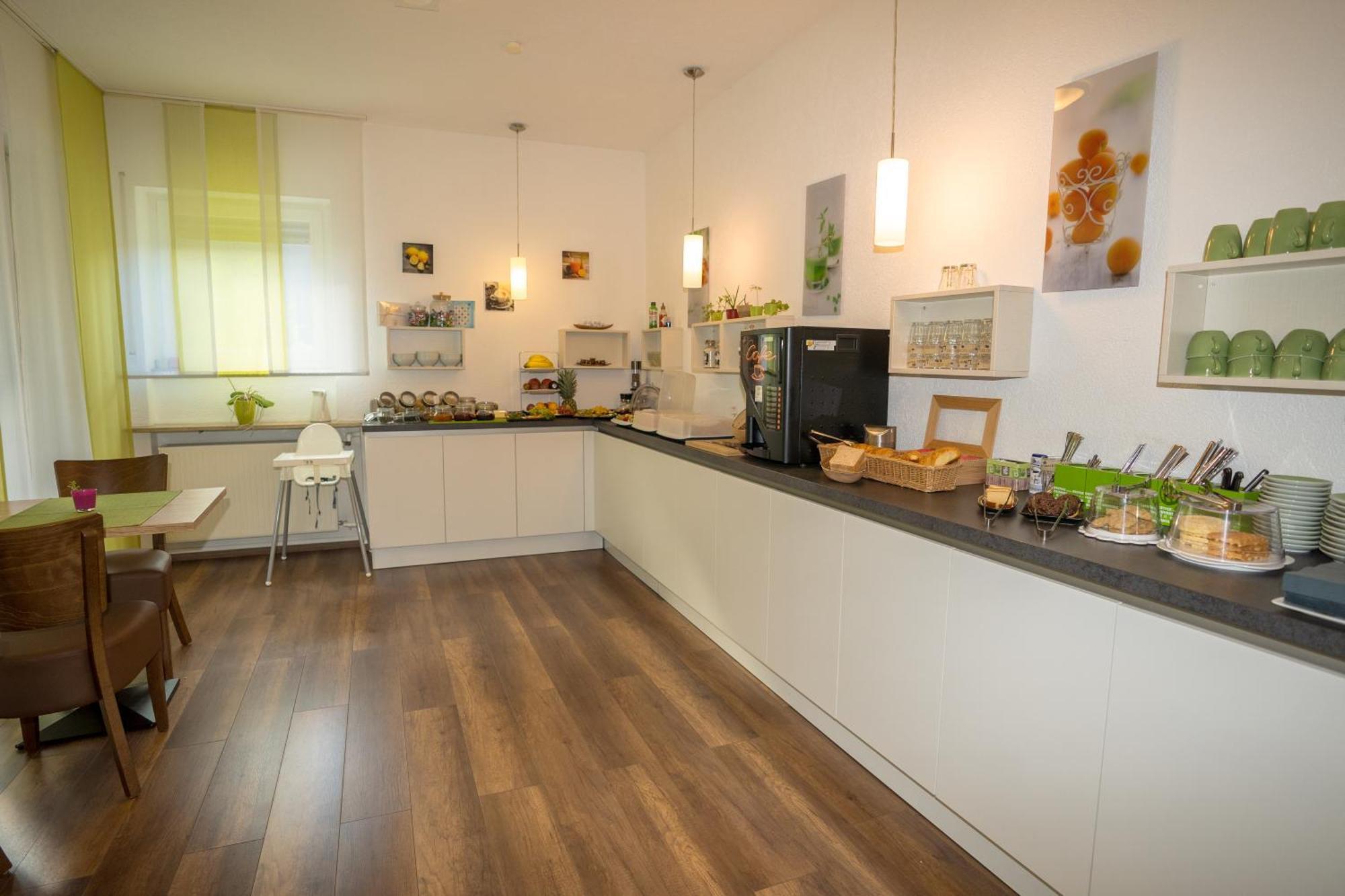 Bed & Breakfast Outlet Hotel Dettingen an der Erms Ngoại thất bức ảnh