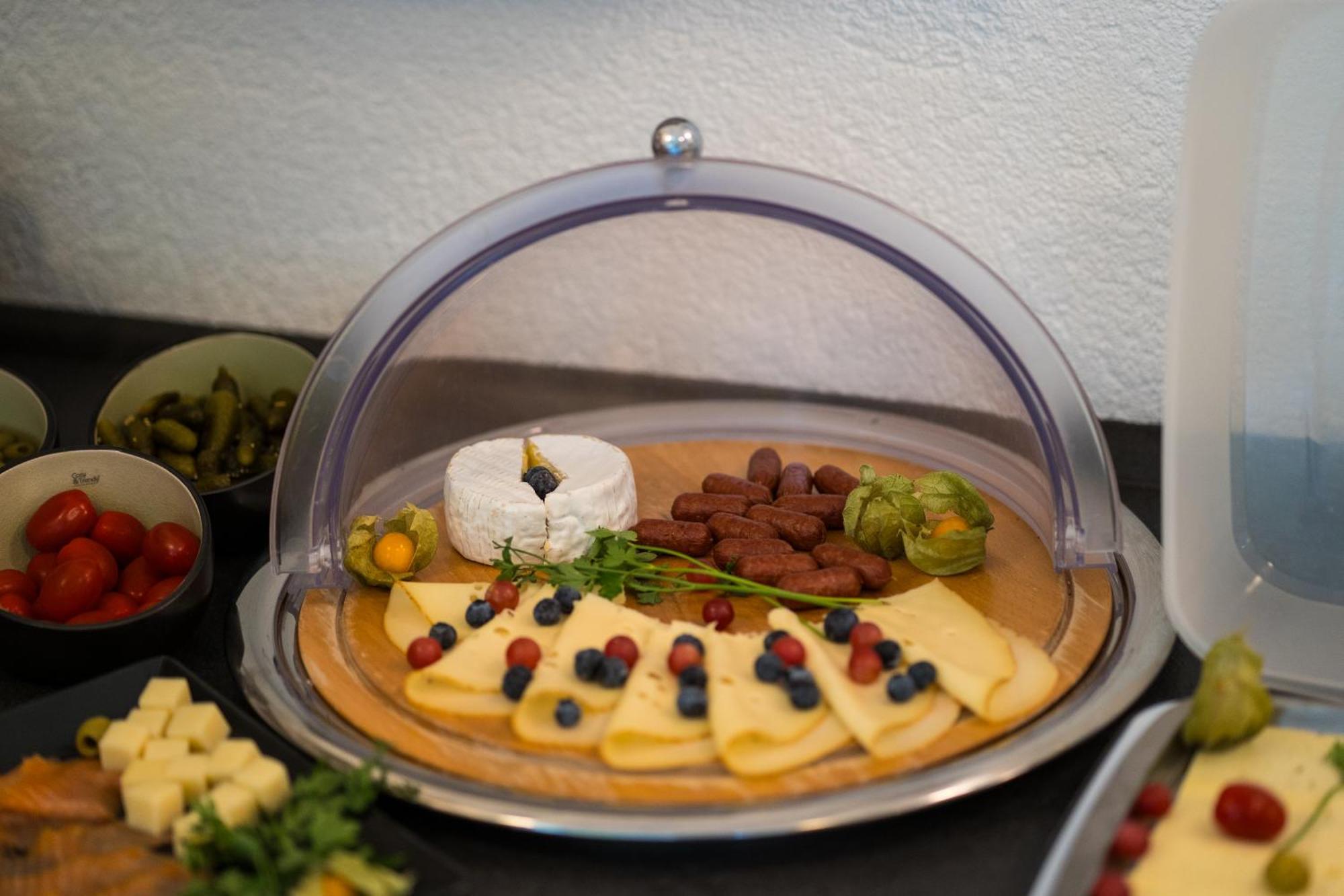 Bed & Breakfast Outlet Hotel Dettingen an der Erms Ngoại thất bức ảnh