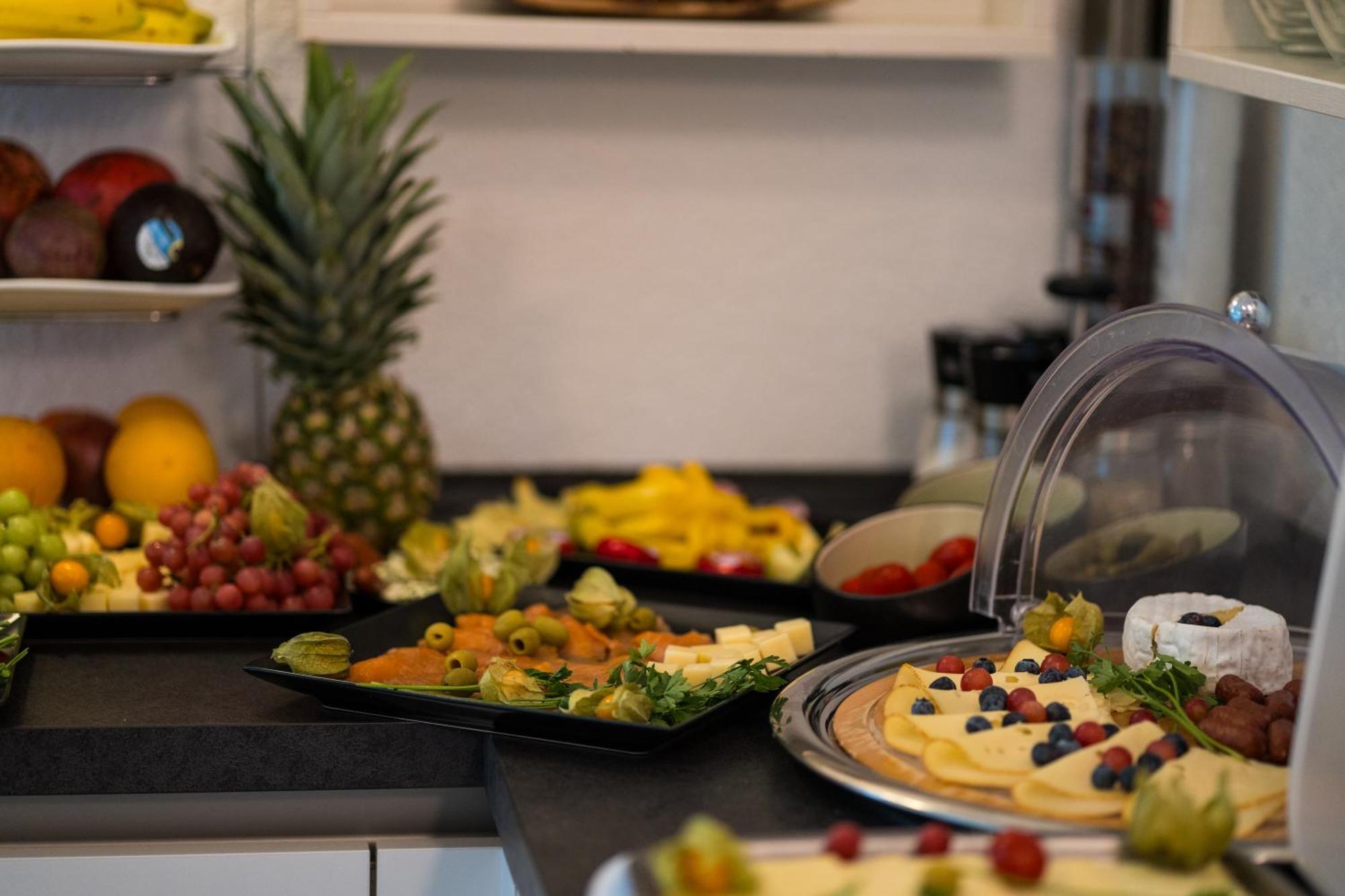 Bed & Breakfast Outlet Hotel Dettingen an der Erms Ngoại thất bức ảnh