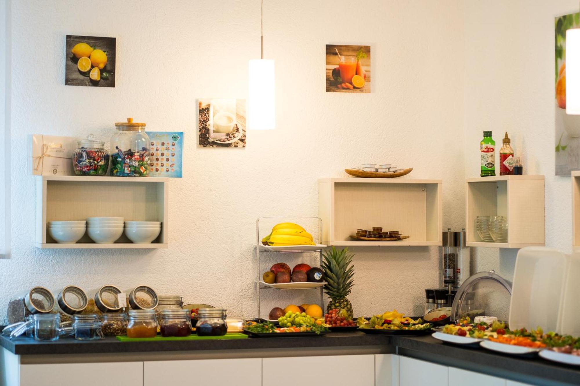 Bed & Breakfast Outlet Hotel Dettingen an der Erms Ngoại thất bức ảnh
