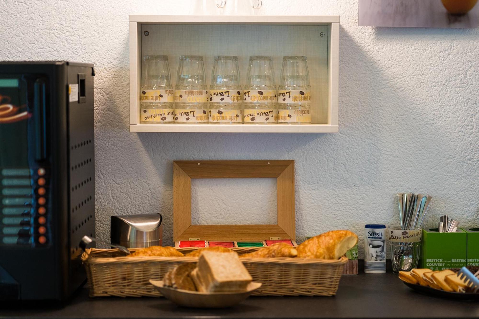 Bed & Breakfast Outlet Hotel Dettingen an der Erms Ngoại thất bức ảnh