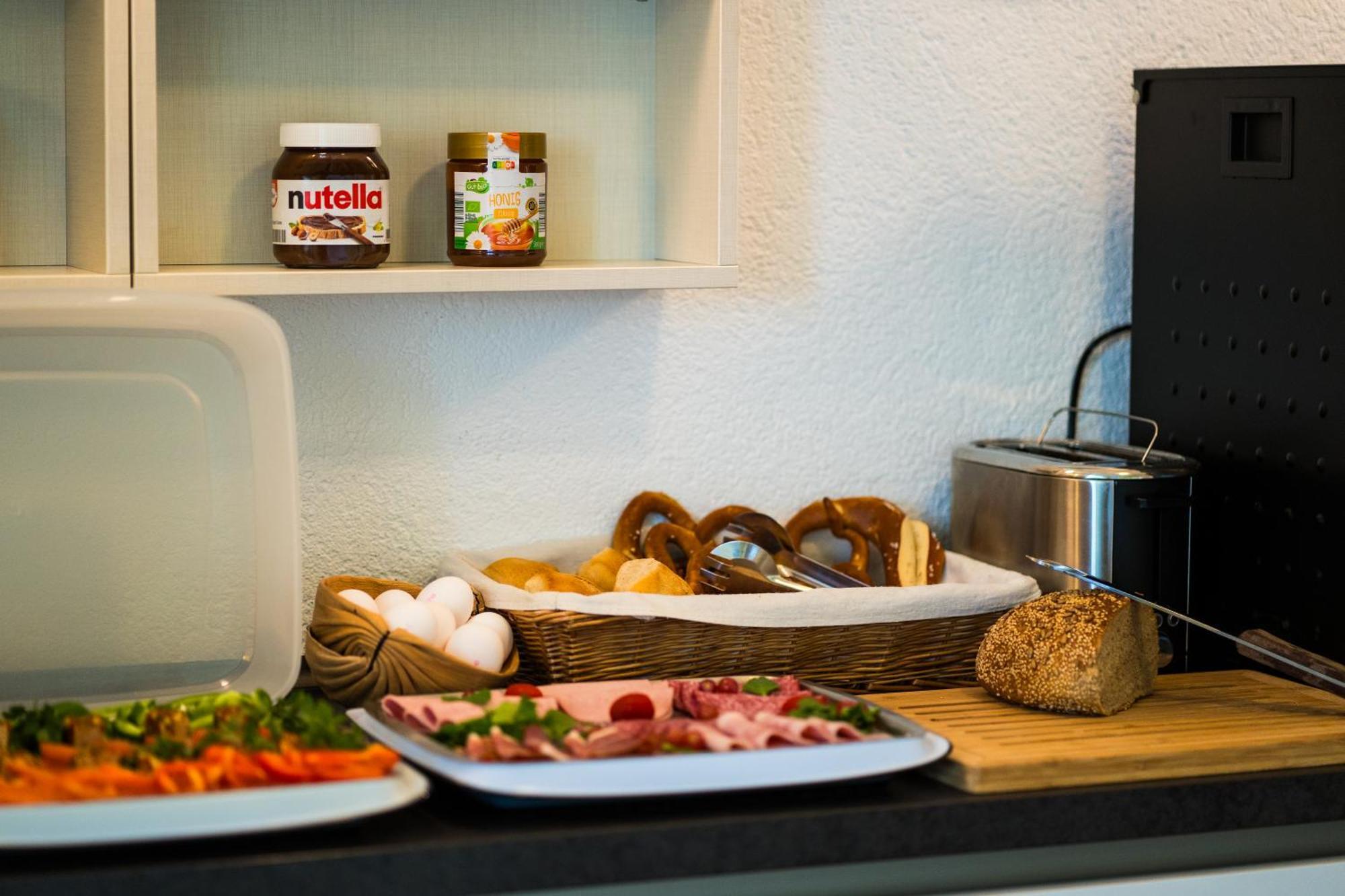 Bed & Breakfast Outlet Hotel Dettingen an der Erms Ngoại thất bức ảnh